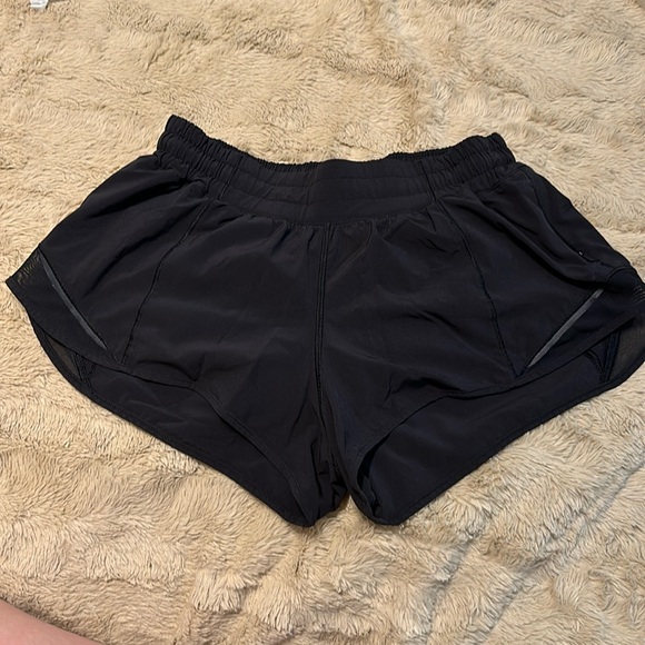 LULULEMON 2.5 in shorts! 🖤🖤 - Picture 1 of 4